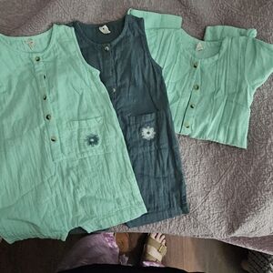 Kate QUINN Set of Three Sleeveless Button-Up ROMPERS